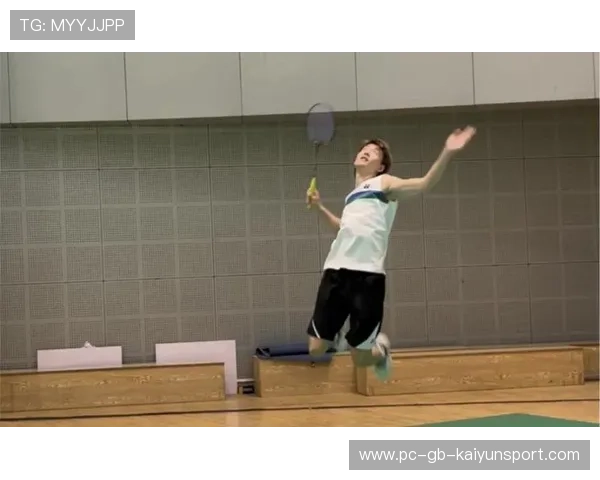 羽毛球后场跳杀震动整个场馆：一击定江山的激情瞬间