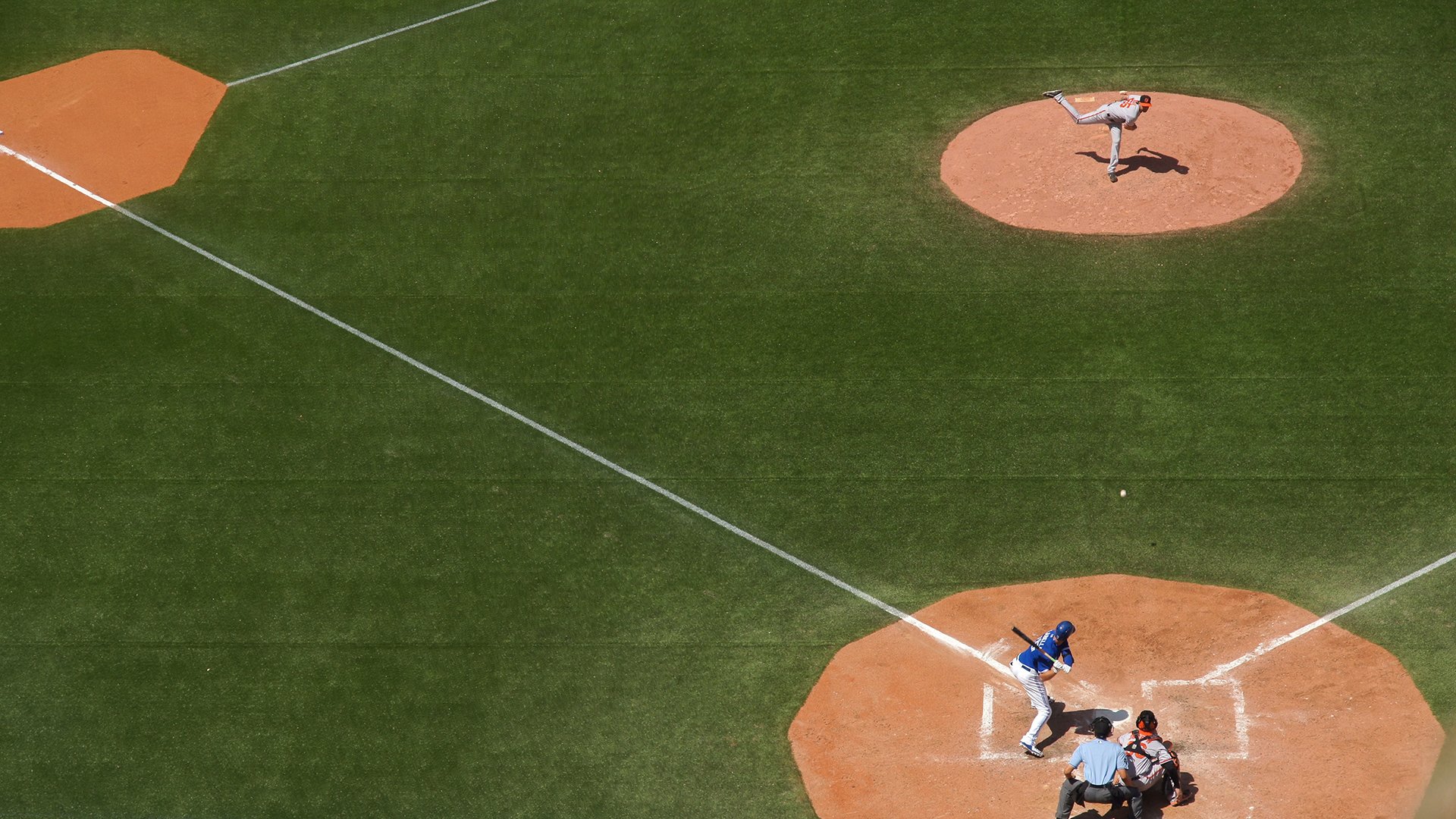 高强度比赛后局部草皮的更换手术